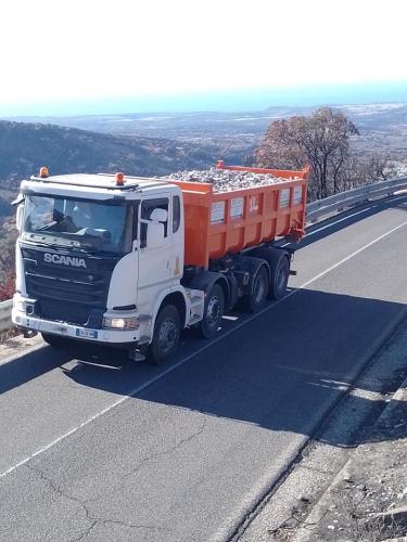 06 Autocarro con cassa arancio
